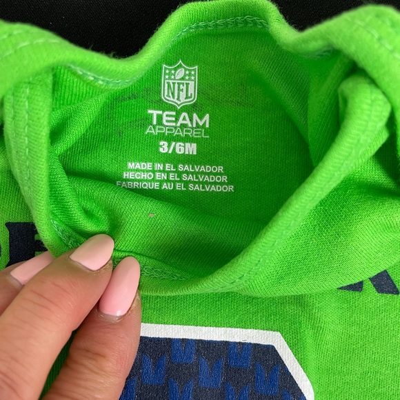 Seahawks Russel Wilson #3 Infant Onesie NWT - Picture 2 of 5